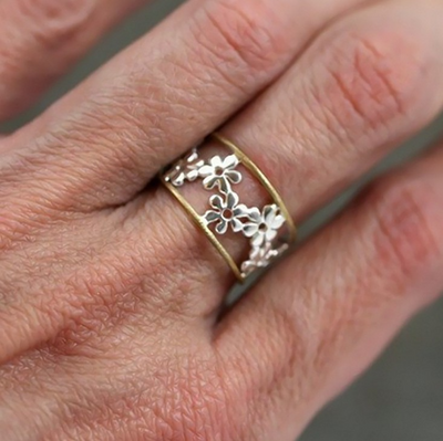 Indie – Irregular Hollow Daisy Ring