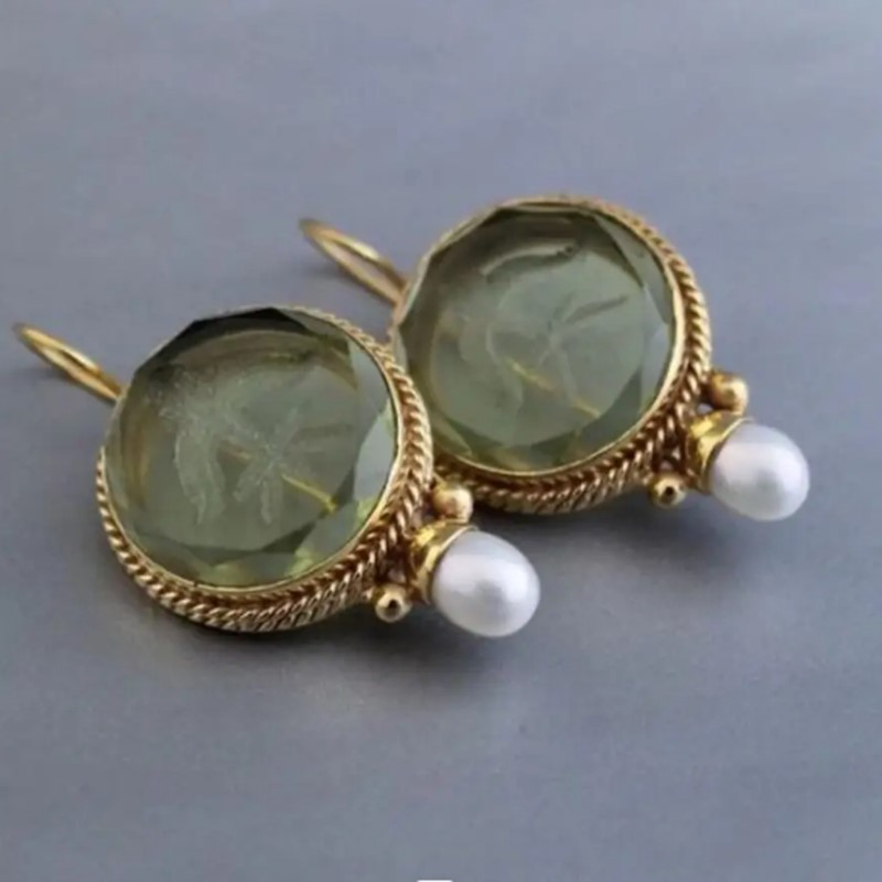Leona – Vintage Green Stone Pearl Earrings