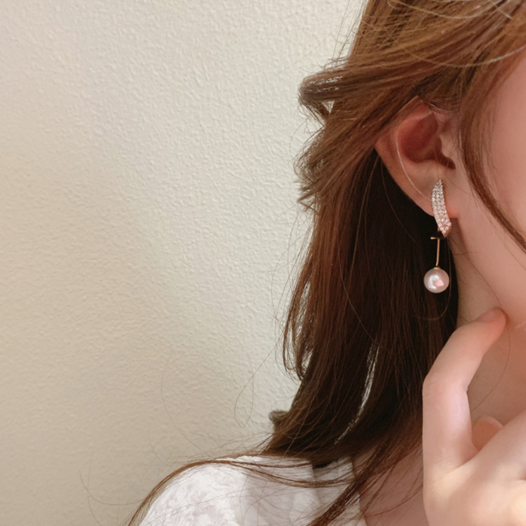 Esther - Pearl Earrings in Gold