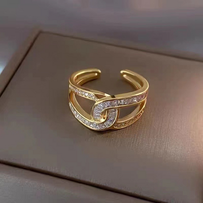 Tindra -  Knotted Elegant Ring
