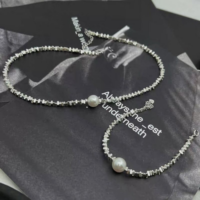 Gloriana - Elegant Pearl Necklace