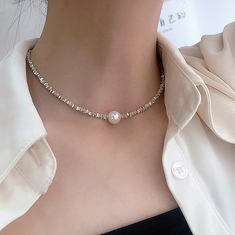 Gloriana - Elegant Pearl Necklace