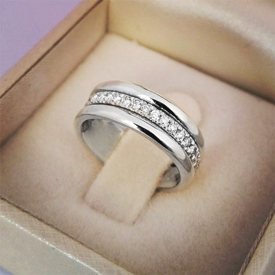 Marlowe – Elegant Double Zirconia Inlaid Ring